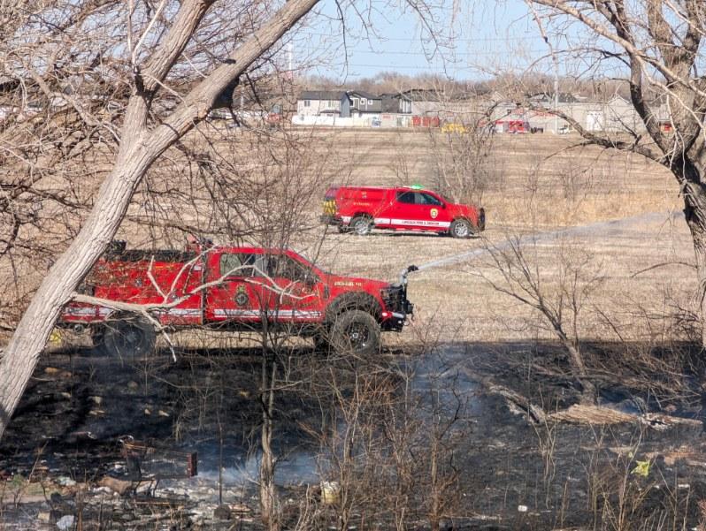 Crews battle large grass fire at homeless camp in north Lincoln