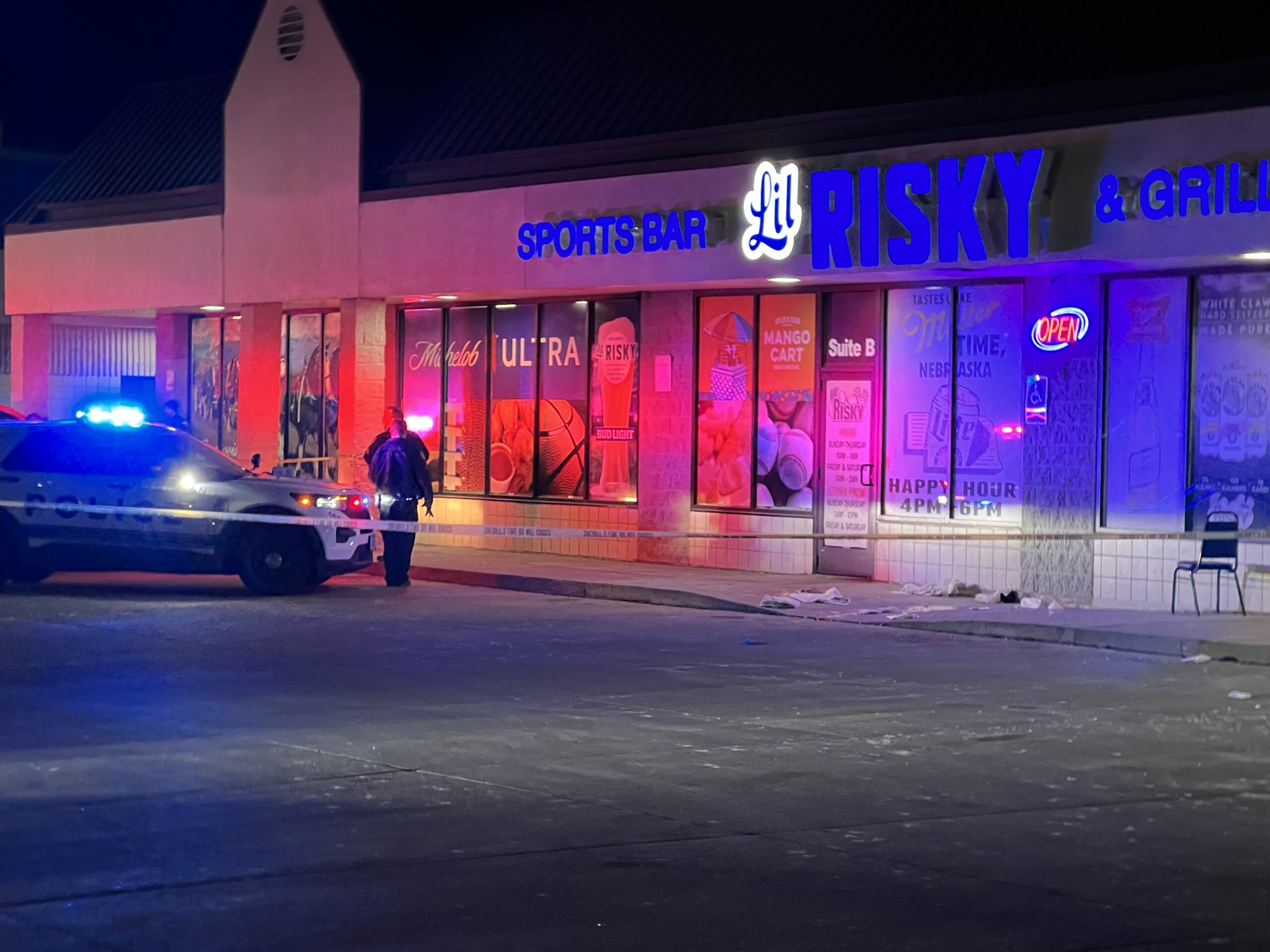 Man in critical condition after stabbing at north Lincoln bar