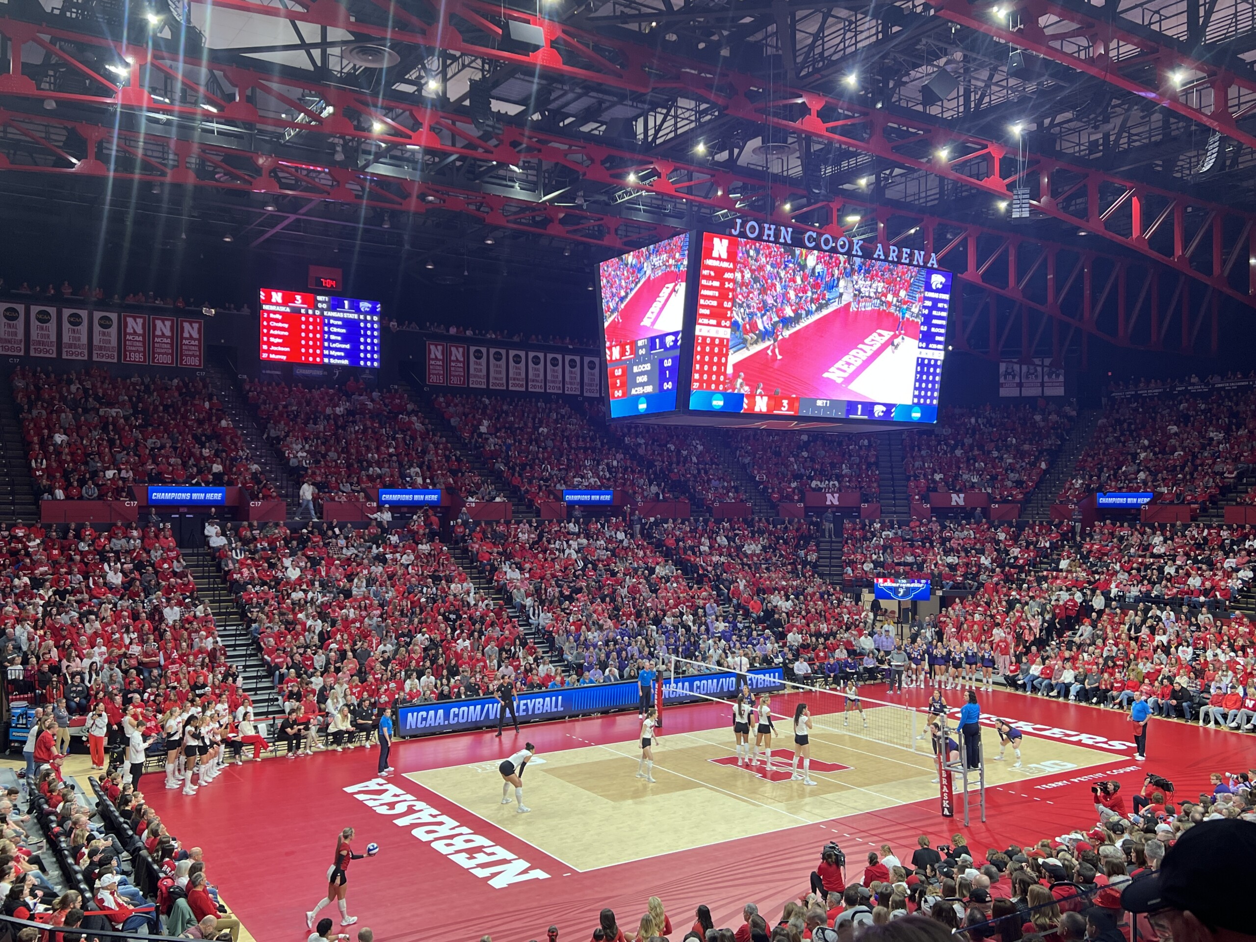 No. 1 Nebraska sweeps Kansas State, cruising to sweet 16